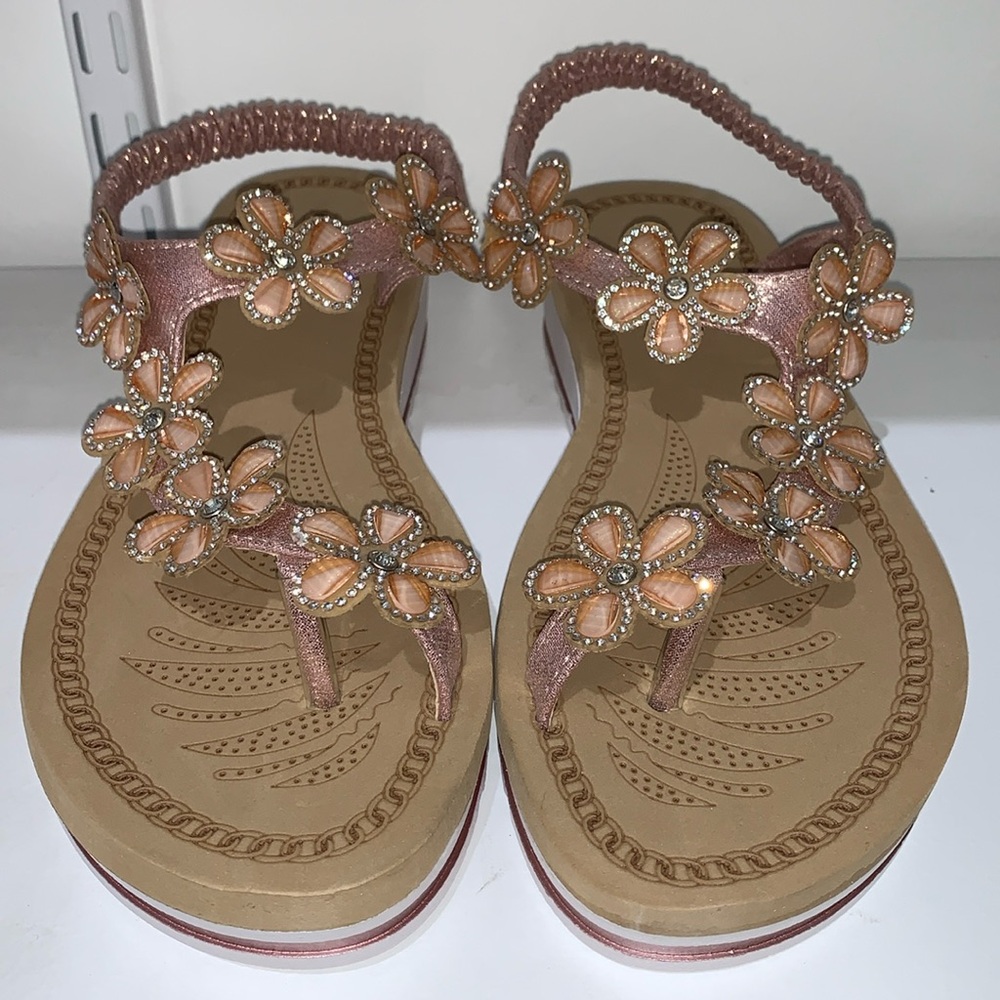 FLOWER LOW WEDGE SANDALS